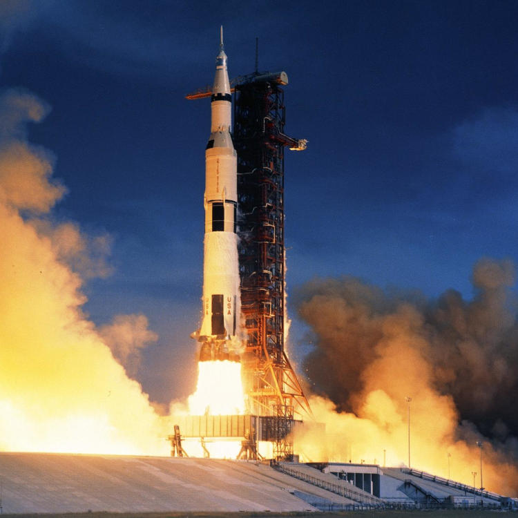 Images Learn/WC 1969, NASA Saturn V Moon Rocket.jpg